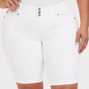 TORRID 11-inch Jegging Bermuda Shorts - White NWT